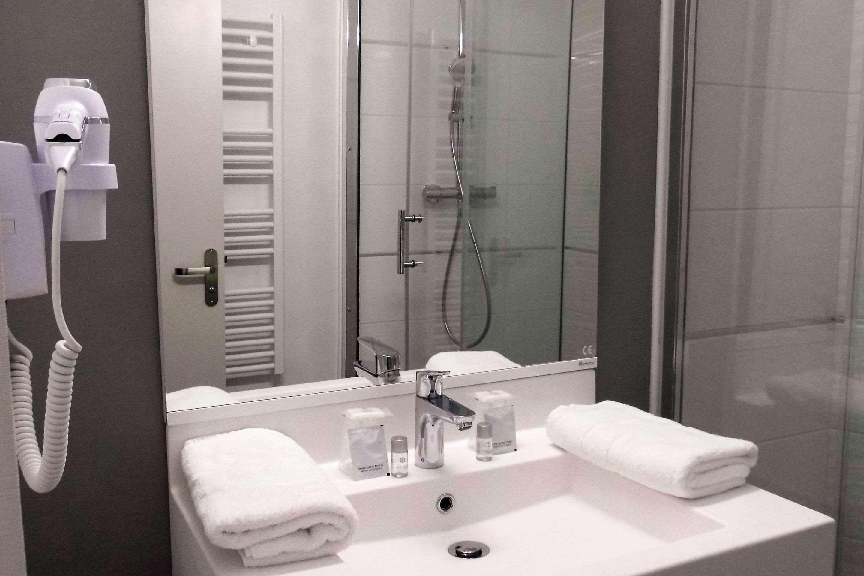 Le Circuit Hotel 3*